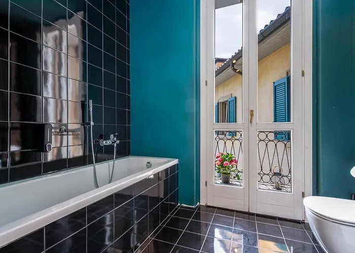 Feel - Porta Nuova Бергамо